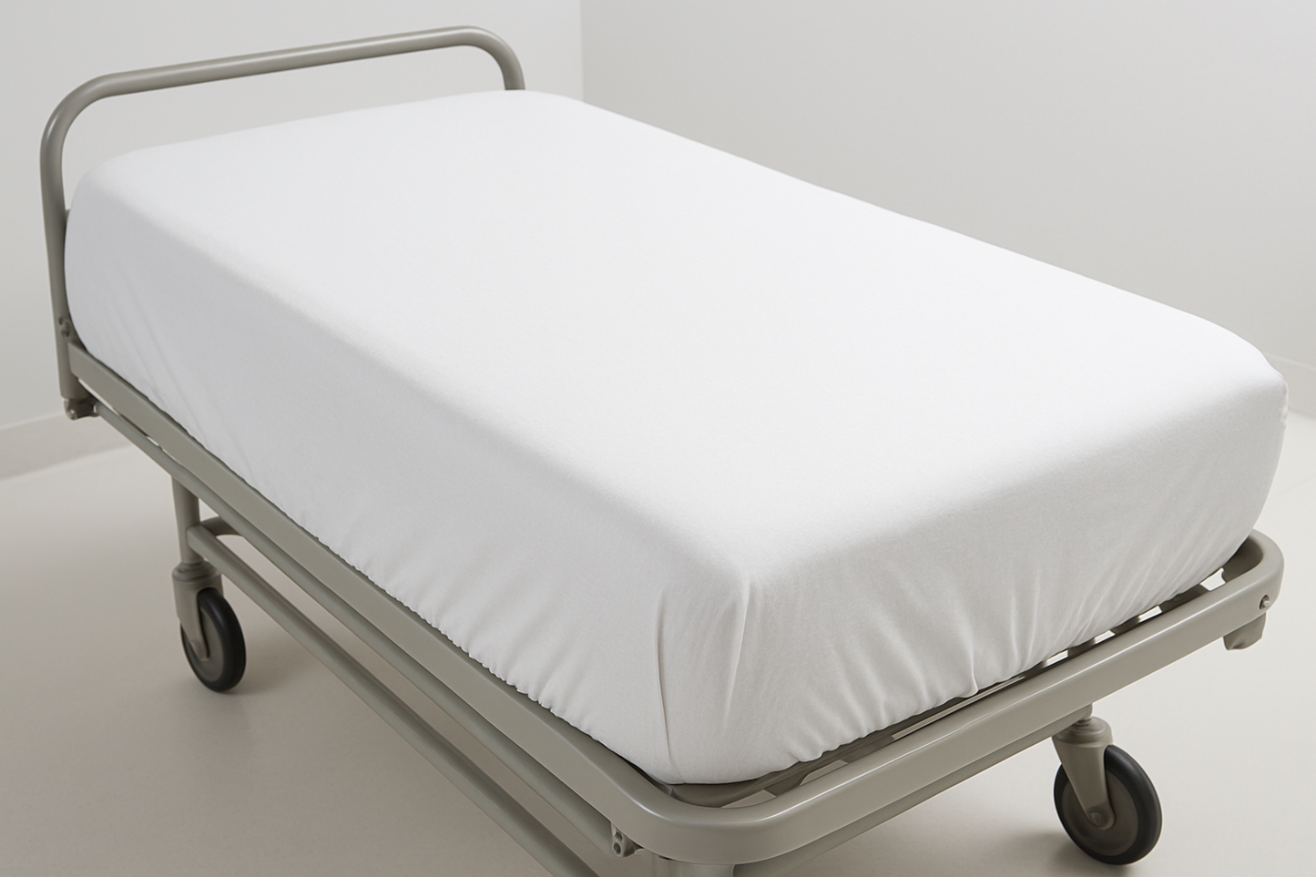 Soft, breathable fitted sheet for hospital beds.
100% cotton
Machine washable
Elastic corners for secure fit
Durable for daily hospital use